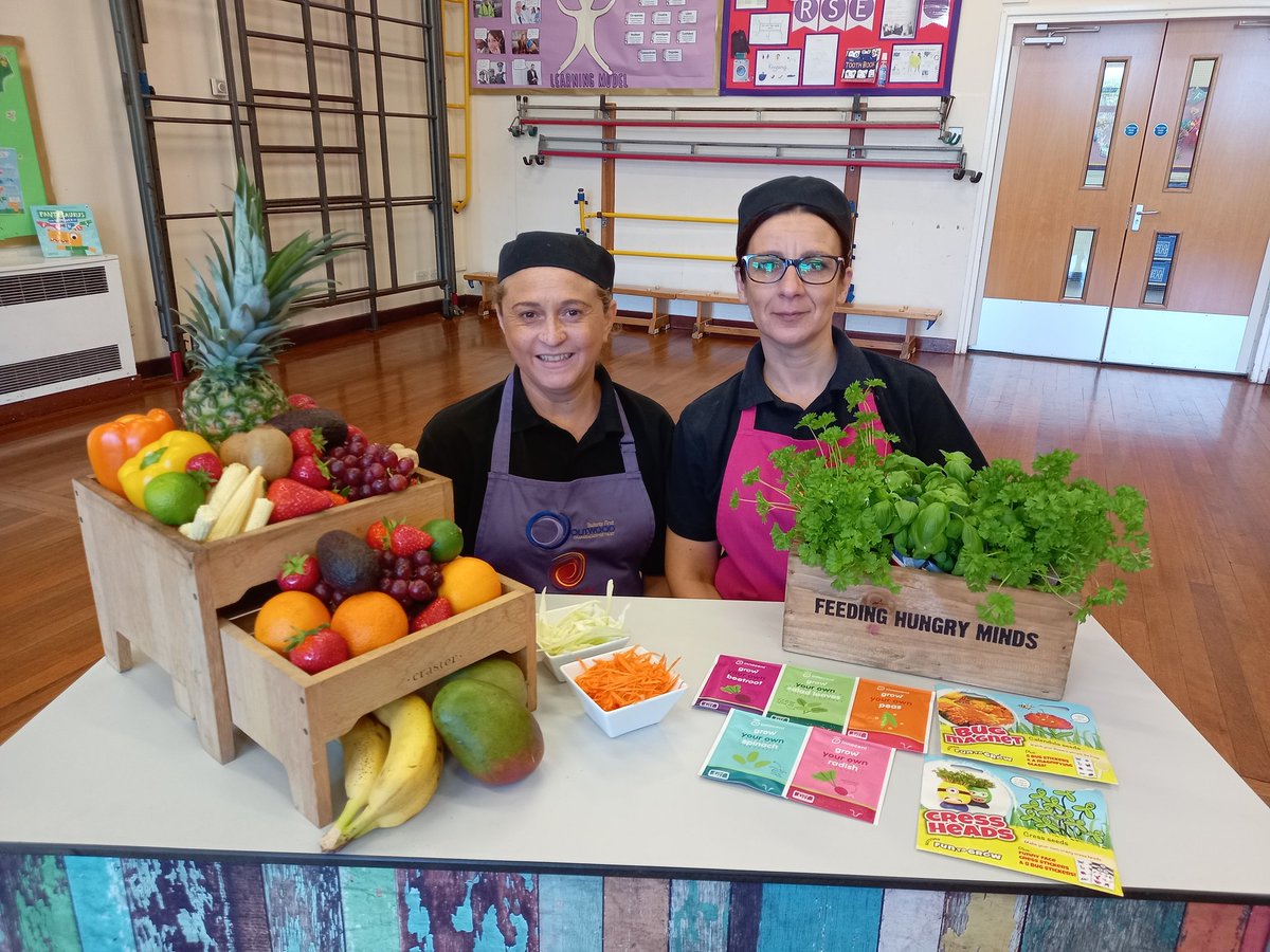 JANEHINDMARCH's tweet photo. Day 2 of activities at @OPA_LG , saw us working with 180 infant children making fruity faces. Giving our youngest children a chance to make faces out of fruit, adding fun to snack times and a chance to taste new fruits.
@ISS_Education
#rootstothefuture https://t.co/VdIymSLgNi