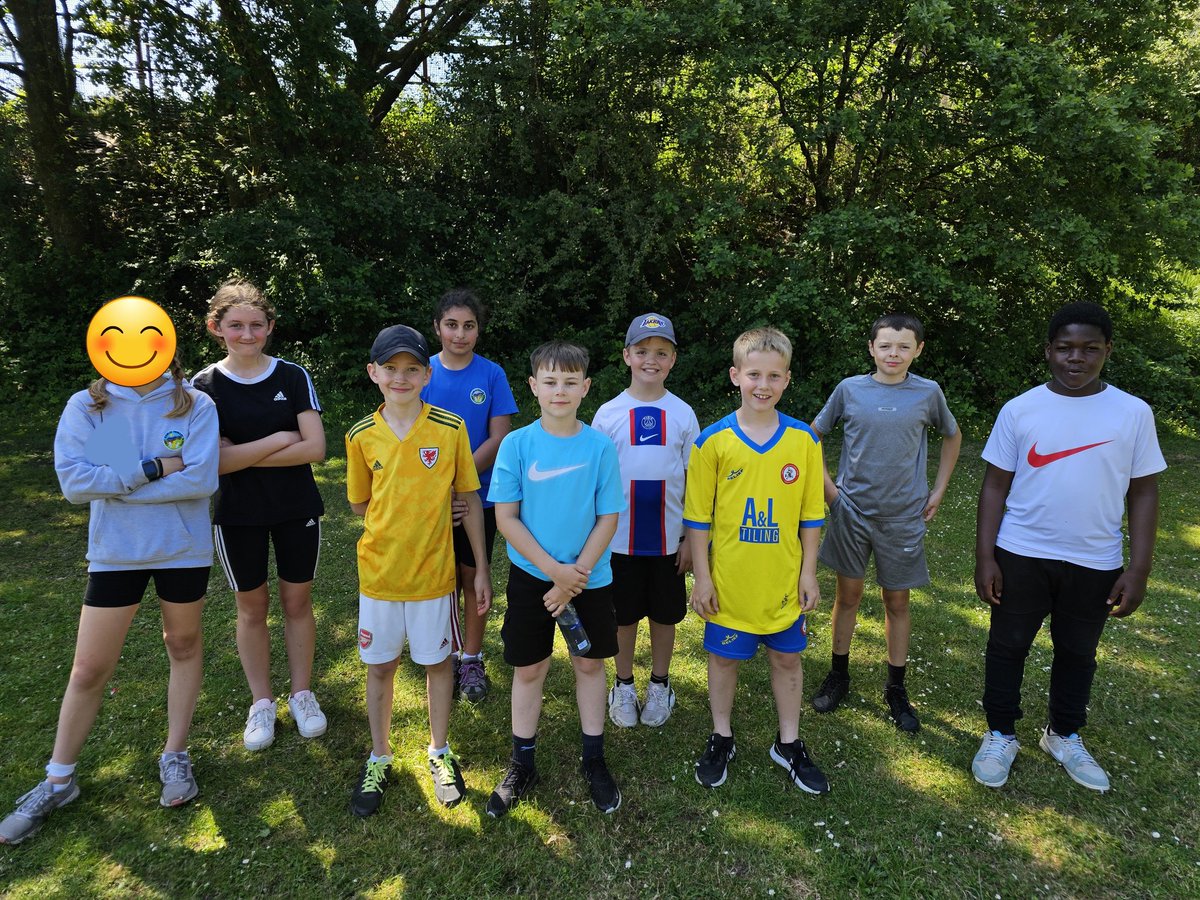 MrJohns_crps's tweet photo. Thank you to Mrs Griffiths and the Year 10 sports leaders @StMartinsInfo for a fantastic morning of rounders for Year 6 @CwrtRawlinprim πβοΈππ» https://t.co/nqo95t6RCM