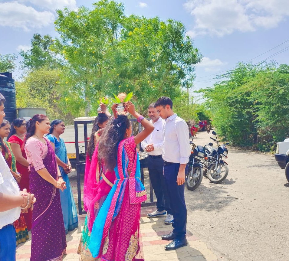 JBDC909's tweet photo. Represented govt on #ShalaPraveshotsav2023. 
Visited schools inspired students for higher studies, sports, nutritional and environmental wellness. https://t.co/MzmEXcdg94