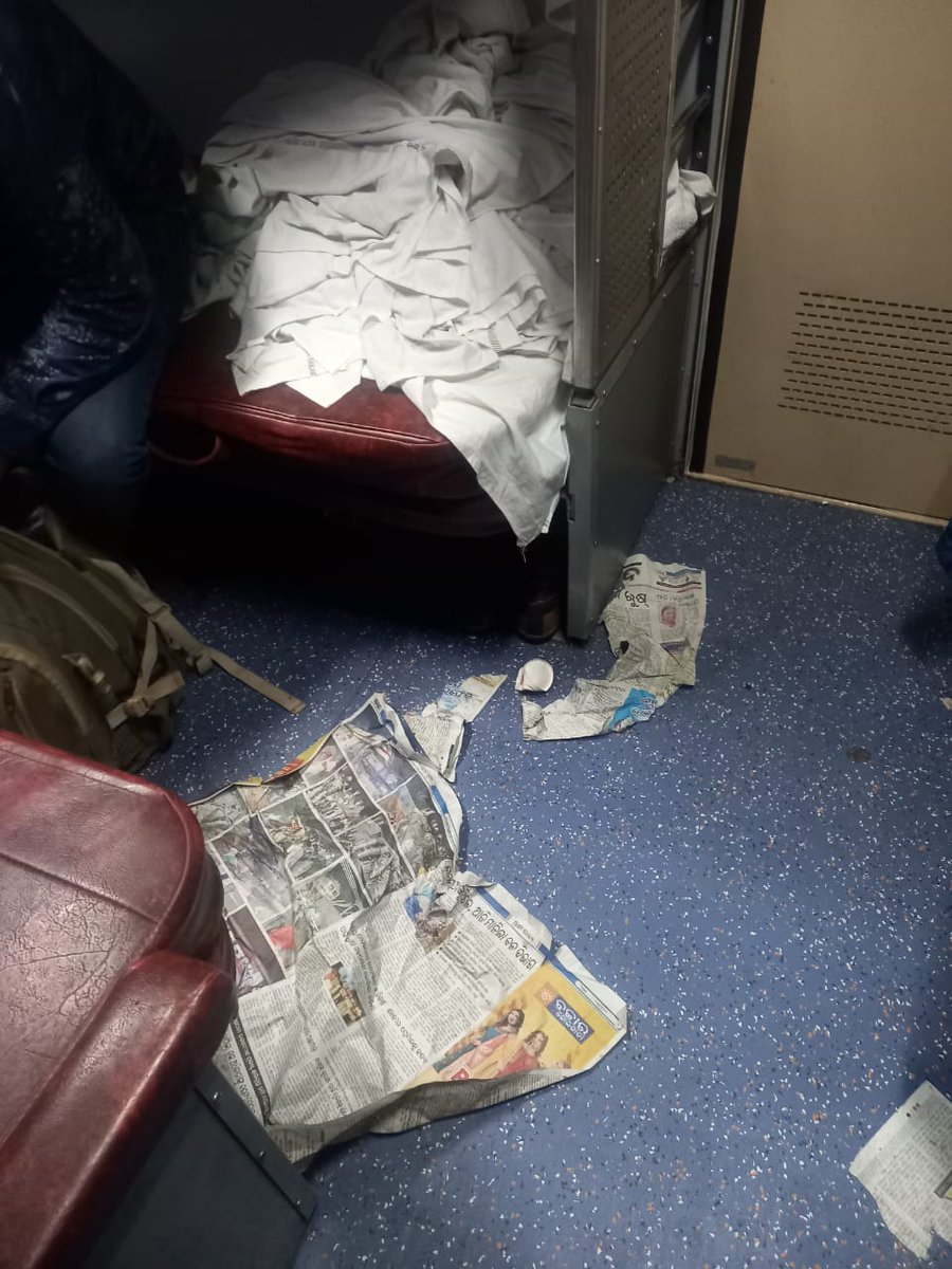 abhi_90's tweet photo. This is the condition of Indian railways.. This is  hygiene and cleanliness. Coach A2 Train no 07166 Cuttack Hyderabad weekly special #IndianRailways #AshwiniVaishnaw #NarendraModi https://t.co/nG9HGiaxu5