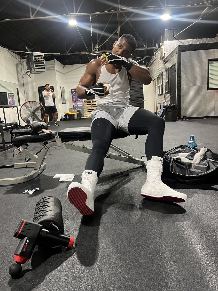 anthonyjoshua's tweet photo. Living the dream 💪🏾 https://t.co/pgMGExudbl
