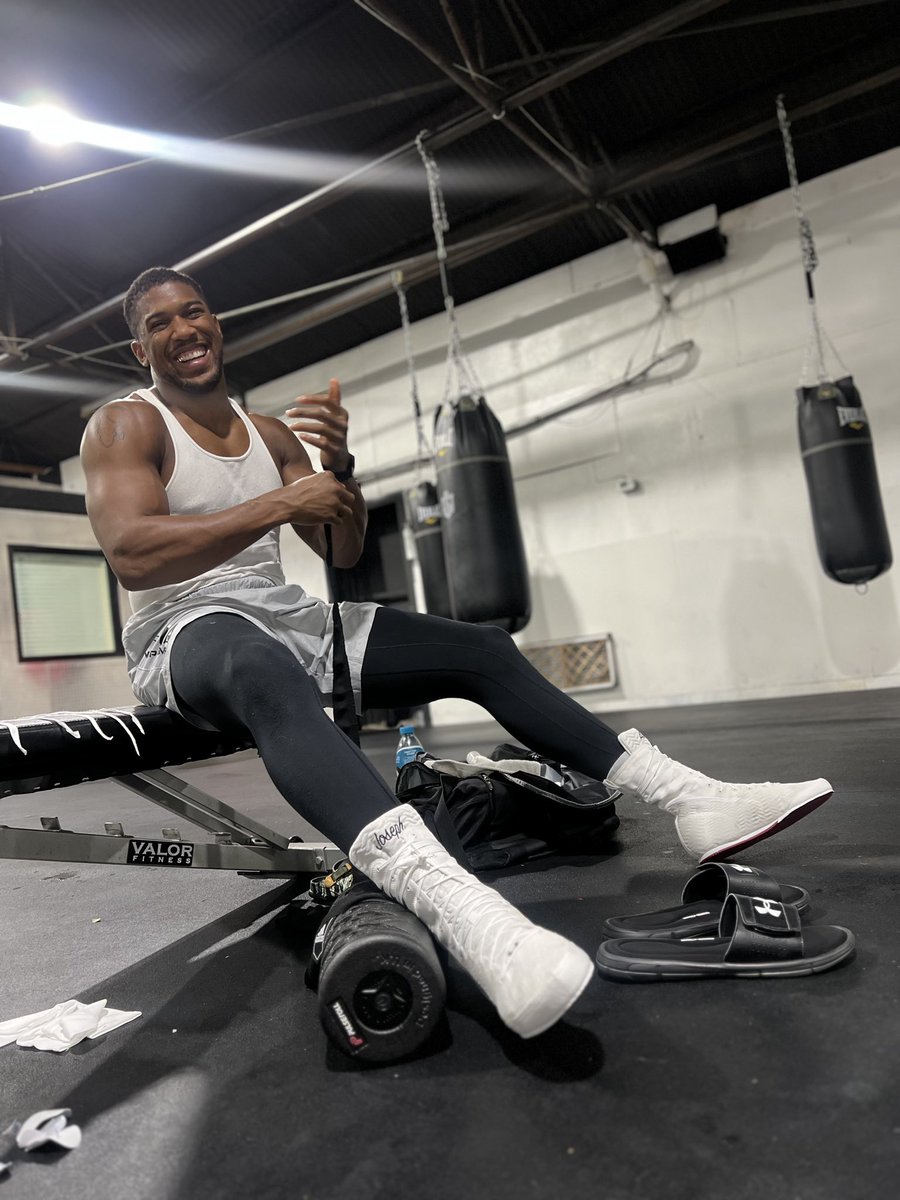 anthonyjoshua's tweet photo. Living the dream 💪🏾 https://t.co/pgMGExudbl