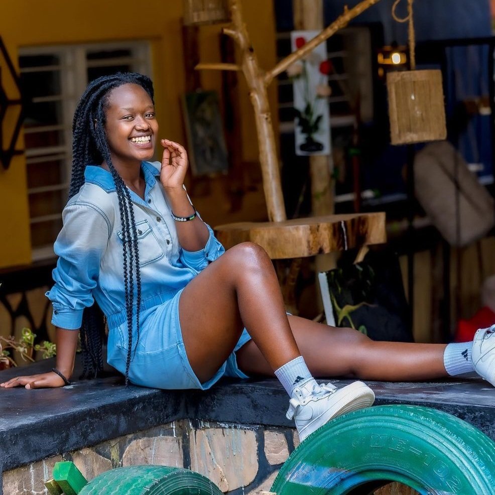 EsabellaLii's tweet photo. Hey, you scrolling 🥺🥺
Who checked on you today?? ❤️
I like this picture, though!! 🔥🔥 https://t.co/OaiK34nFgp