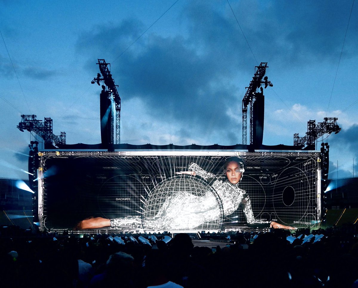 Efrenrodher's tweet image. En 2014 #Beyoncé publicaba un disco que elevaría su estatus como artista a cotas impensables, marcando el camino a seguir.

Nueve años después repetirá la hazaña con una gira mundial que fijará el estándar a igualar.

En el #randomhilo de hoy, arte en el #RENAISSANCEWorldTour