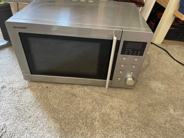OFFER: Microwave (Clacton on sea) ilovefreegle.org/message/100125…