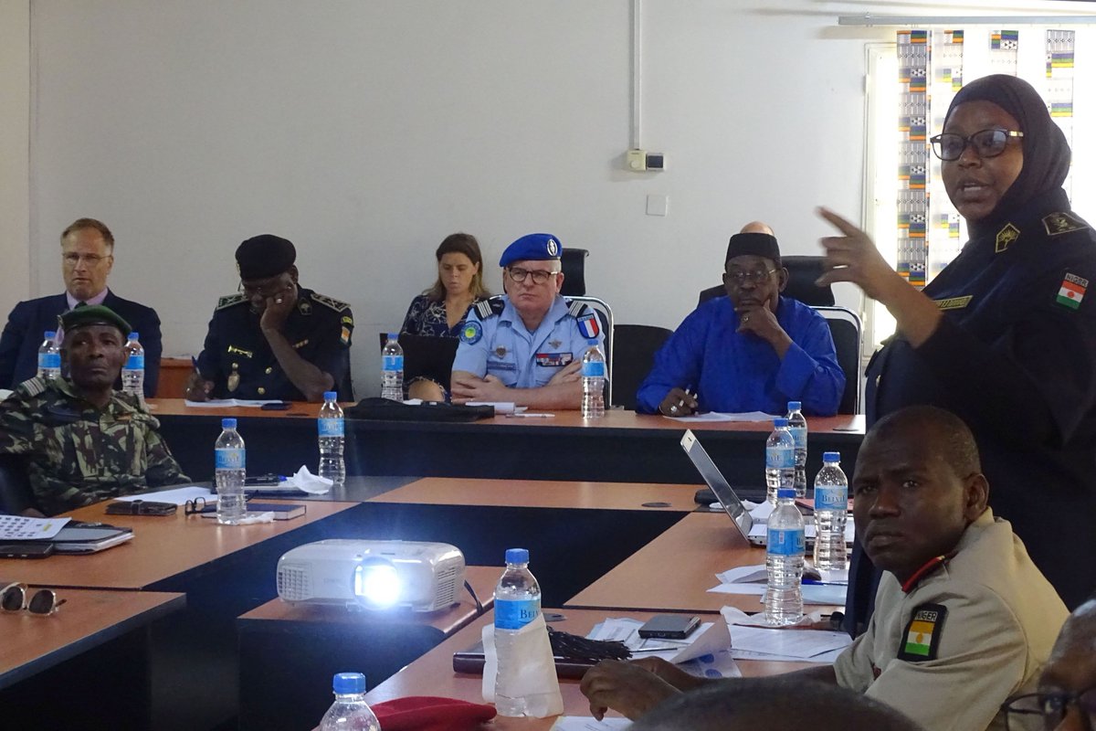 🇳🇪 🇪🇺 Un grand pas : le Comité Technique approuve les propositions pour le nouveau 👉Concept de Forces Mobiles au Niger, développé avec le soutien d'EUCAP Sahel Niger.  

Lire plus : is.gd/MUMQq6

#Niger #FSI #ForcesMobiles #COMTEC @EucapSahelNiger <a href="/dueniger/">UE au Niger</a>