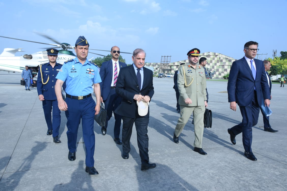 وزیراعظم پاکستان دو روزہ پر آذربائجان روانہ