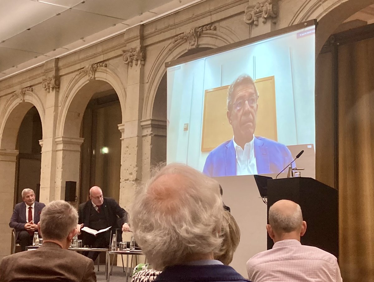 #BBAWfeiert Sehr klare Worte zur Notwendigkeit der Neustrukturierung des Wissenschaftssystems der DDR ab 1990 von Joachim Sauer beim Jubiläumssymposium <a href="/bbaw_de/">BBAW</a>