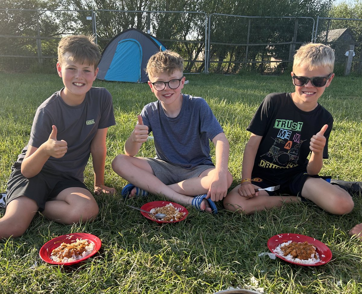 StMartinsChest2's tweet photo. Bon Appetite - it’s all smiles and thumbs up here! #WolfgateResidential #Wolfgate https://t.co/5tLmihlqHO