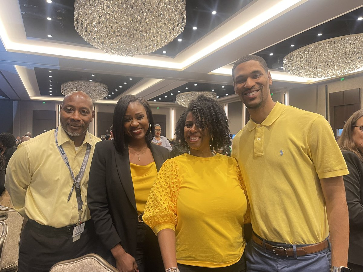MrDevinAdams's tweet photo. The @flemingvikings Core Four showed up ready to hear and execute the vision of Superintendent Mike Miles!
We are committed to a Viking strong start to Destination 2035. (sidenote: we missed the team picture on the day of my favorite colorπ‘π
) https://t.co/s0WPQFyejK