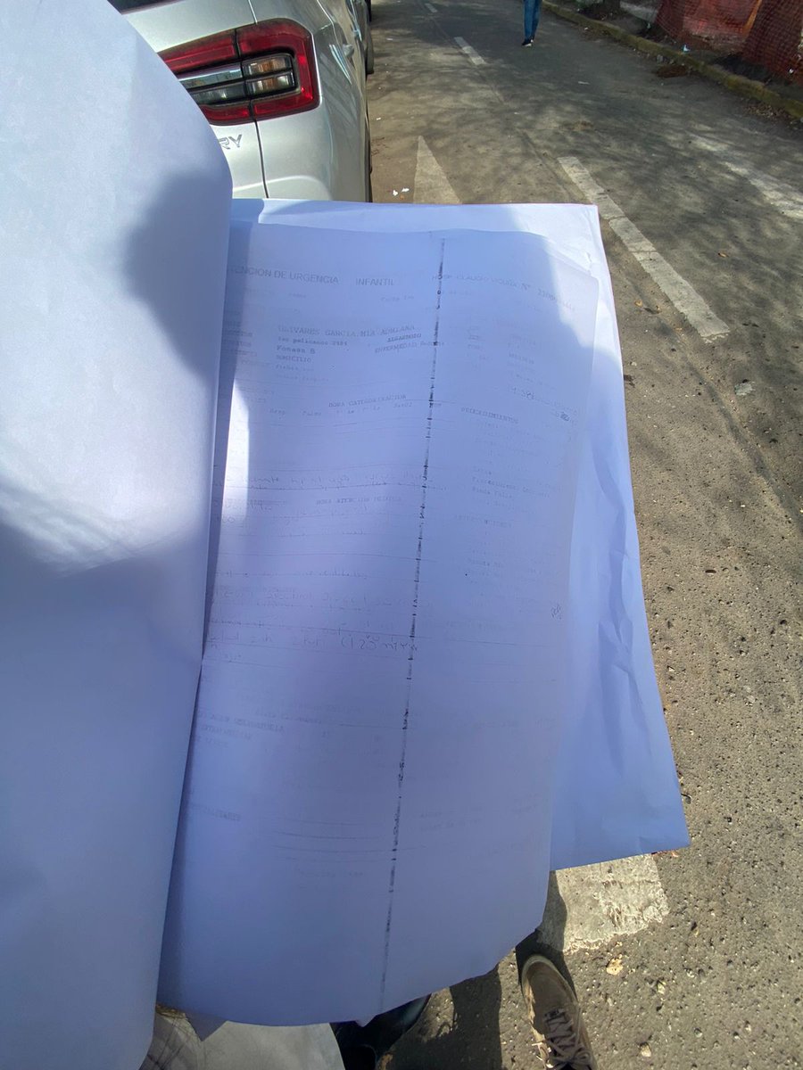 jannytameryl's tweet photo. @pablomackenna Por favor ayudennos : Nos citaron para sacar la ficha Clínica de nuestra pequeña Mía y miren la burla de papeles que le entregaron.copias ilegibles
El hospital de San Antonio se sigue riendo de nosotros #LeyMía ayudennos a que esto se sepa ..la burla que nos hicieron https://t.co/Jwi43VOsvG