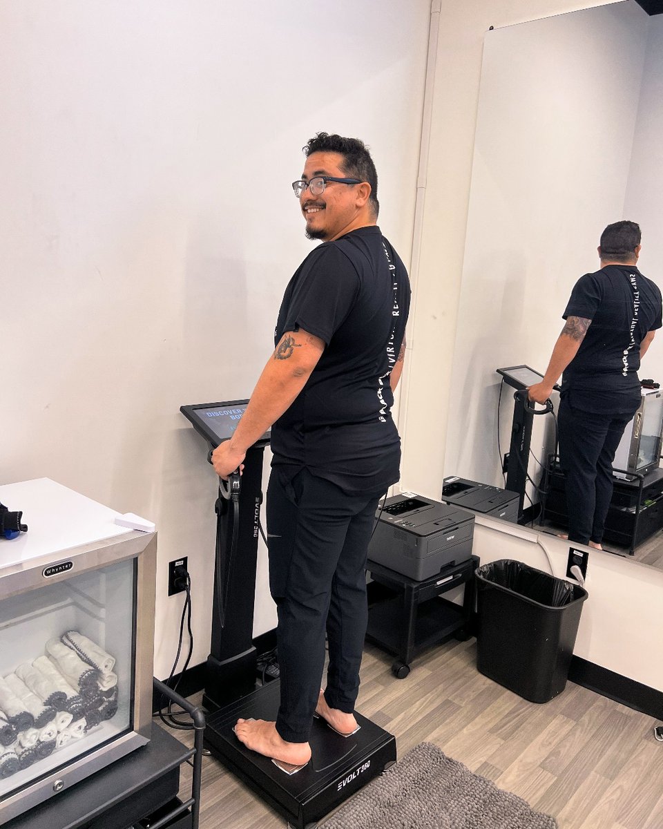 blackbox_vr's tweet image. Track your fitness journey with ease! 🏋️‍♀️Capture valuable body composition metrics, such as body fat percentage, muscle mass, and more with our EVOLT! Just one more tool we have to help stay motivated and reach your goals! #BlackBoxVR#Evolt360 #BodyComposition #MoreMetrics