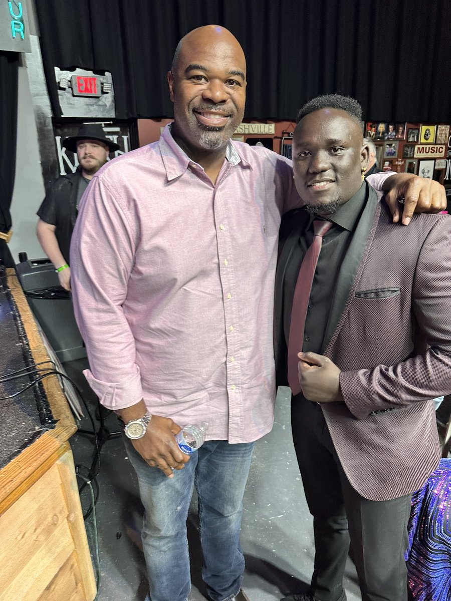 Obeezydemaster's tweet photo. Thanks to @jimmy778185 ,my boss @justinpeters3616 and the entire #planets songwriter who came to support me singing the national anthem at the #music&amp;boxing live in downtown Nashville. @nashvillesc @nashvilletn #boxing #music #nationalanthem #usa🇺🇸 https://t.co/hYvZgFloYQ