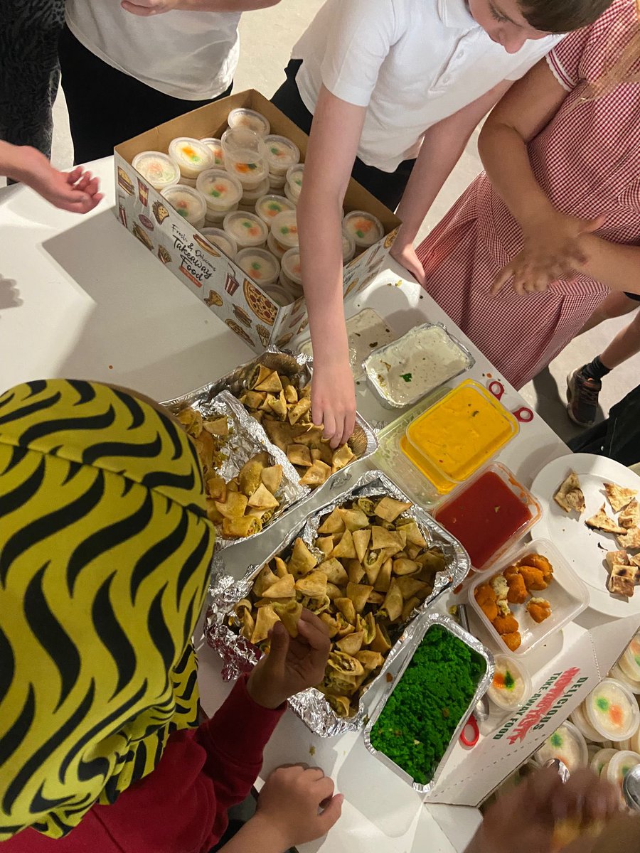 YCB_Primary's tweet photo. A huge thank you to our visitors and secondary students last week for hosting a ‘Bangladesh day’ in our primary. Our children had a fantastic day learning about the country!🇧🇩 https://t.co/45J5z6Klfm