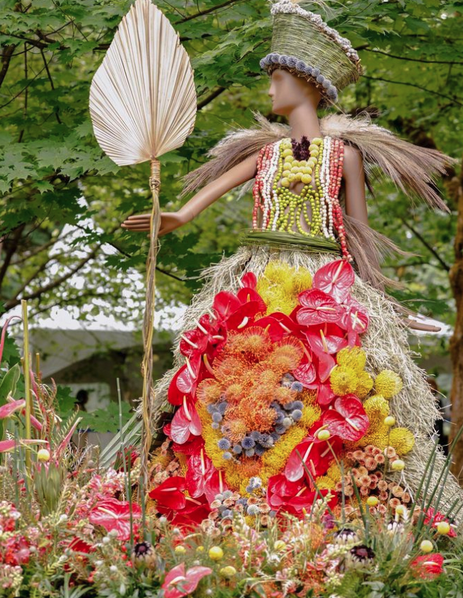 VIAwesome's tweet photo. Thinking of heading to @VanDusenGdn to take in @fleursdevilles this Saturday? Use our discount code VIAMEMBER10 for 10% off admission! Tickets here: https://t.co/Gxzn5ILcbj #fdvvoyage #fleursdevilles #flowersmakeushappy https://t.co/BS8w1MC3Nt