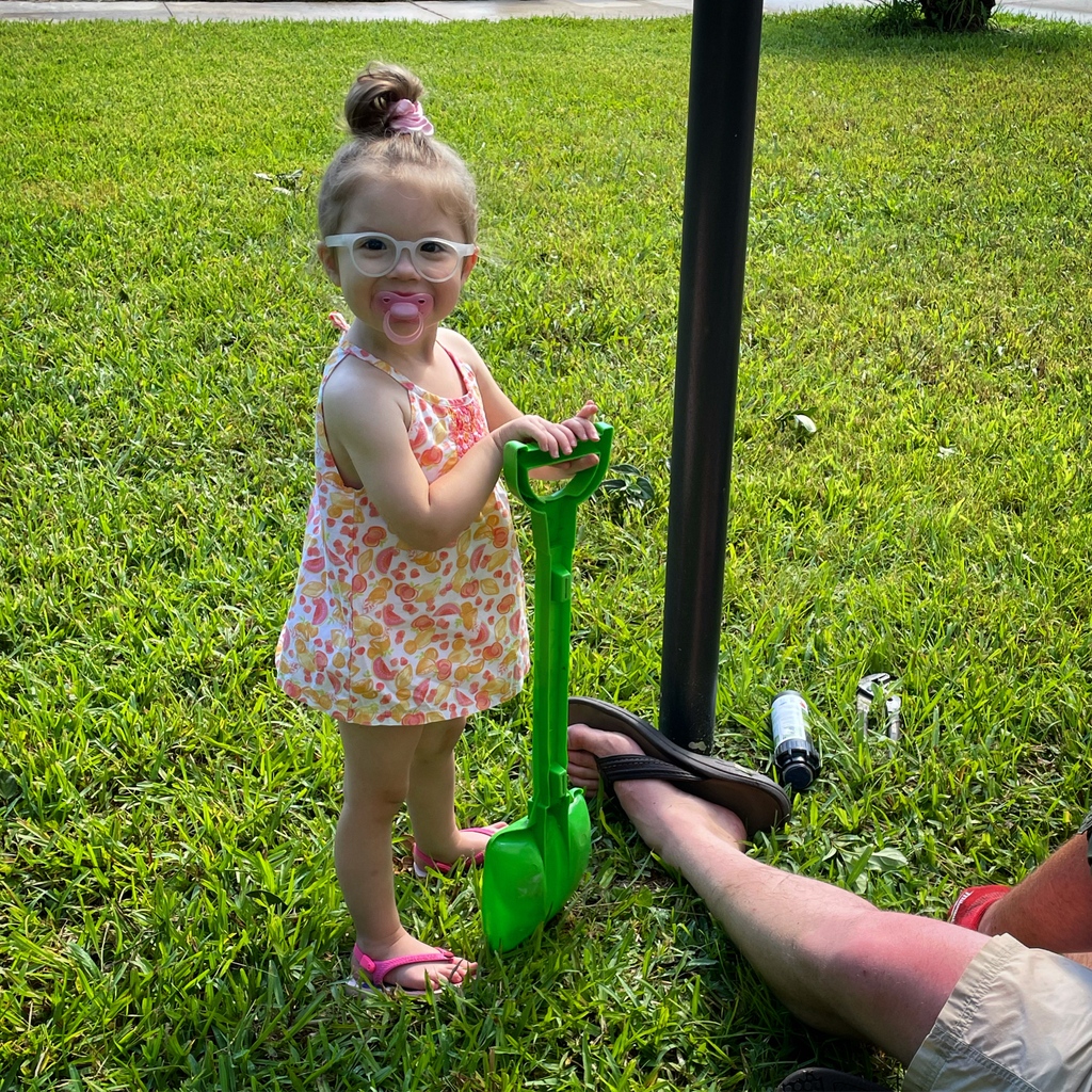 Helping Dad with the yard has never been cuter!

#roshamboeyewear #roshambobaby #roshambo #glasses #coolglasses #kidsglasses #prescriptionglasses #glassesforkids #toddlerglasses #kidseyewear #roshamboglasses #roshamboshades #cuteglasses #newglasses #kidsinglasses