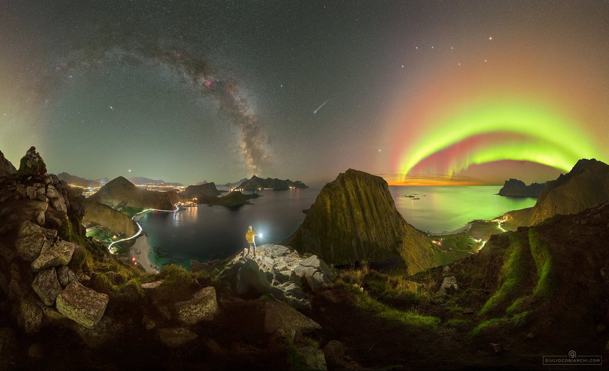 ✨ Günün fotoğrafı ✨ (astronomy photo of the day) Norveç'in Lofoten adasından evrene açılan dev iki köprü... Samanyolu köprüsü ve aurora köprüsü 😍 iki köprü arasından, dünyanın çekici cazibesine düşen bir meteor 😌 (📸 : Giulio Cobianchi)