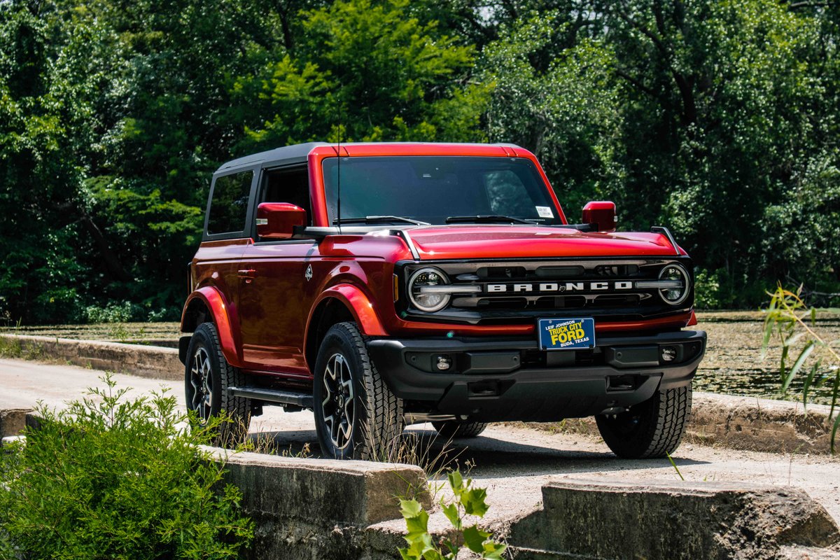 With Bronco, you can make it yours with a variety of Ford Accessories or aftermarket components. 
This Hot Pepper Red Bronco is the perfect blank canvas for building the ultimate off-road rig!
#FordBronco #Bronco #Ford https://t.co/OgOFb2nK1F