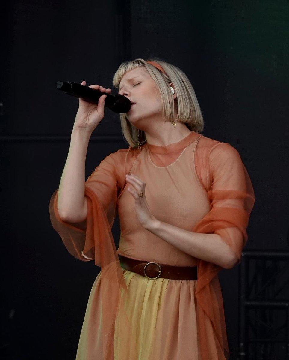 hourly AURORA pics on Twitter