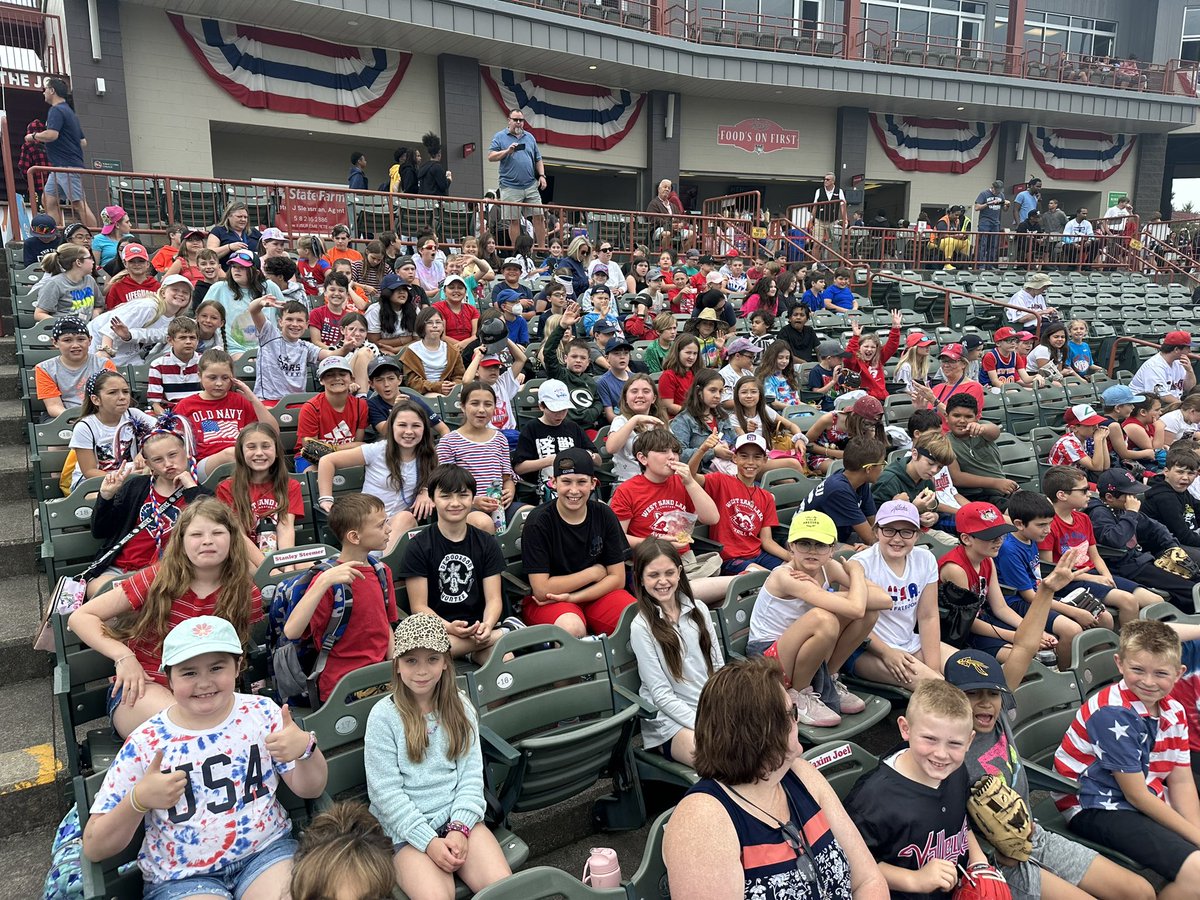 Students from WSL Elementary enjoyed a great day of baseball watching the @ValleyCats. Thanks to Coach Hirschoff for organizing.
#AP_EveryStudentEveryDay