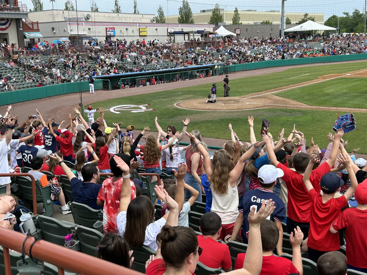 AP_Athletics's tweet photo. Students from WSL Elementary enjoyed a great day of baseball watching the @ValleyCats. Thanks to Coach Hirschoff for organizing.
#AP_EveryStudentEveryDay https://t.co/HZ7YPh6YR3