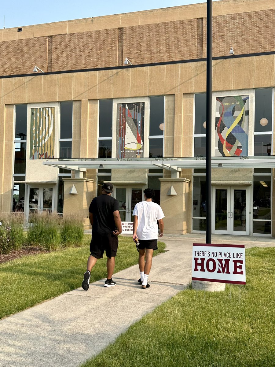 MorningsideEdu's tweet photo. Enrollment Days: Day 2βπ»
Another great crew of #Mside27 students on campus today!
#msideproud #msideisthebestside #experiencematters https://t.co/kmSldkcz9c