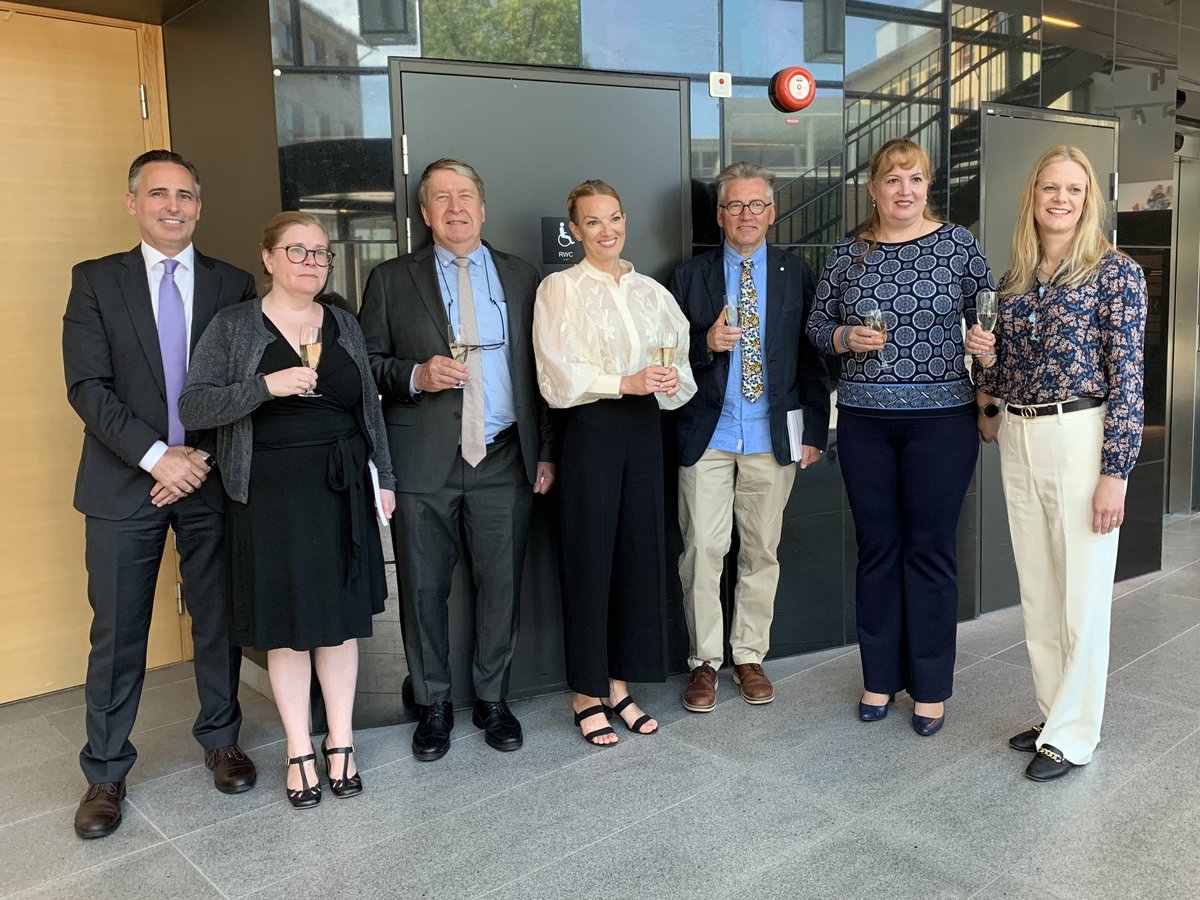 Congratulations <a href="/juliafougelberg/">Julia Fougelberg</a>, MD, PhD!! 👩🏼‍⚕️🎩 We were very impressed by your brilliant defense of your thesis “On the diagnosis and treatment of intraepidermal carcinoma”. It was an honor to supervise you together with <a href="/MagdalenClaeson/">Magdalena Claeson</a>!

gupea.ub.gu.se/handle/2077/75…