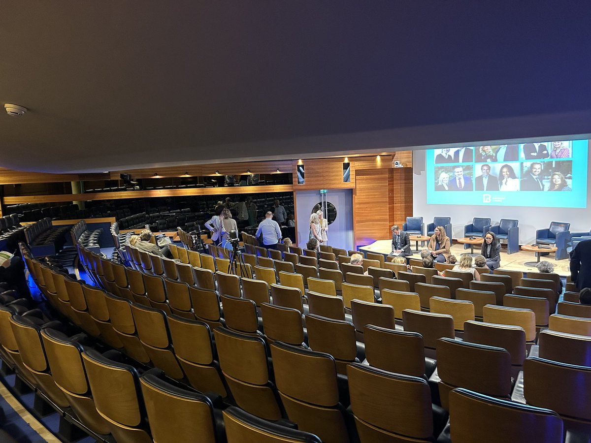 SCLavocats's tweet photo. Live #SCL Démarrage du « Grand débat » des candidats au Bâtonnat avec 30 min de retard.
Salle comble !
#batonnat2024 https://t.co/npQtmNVPyj