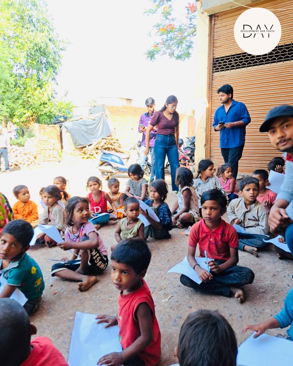 DAYfoundat008's tweet photo. ✨EDUCATIONAL DRIVE✨
.
.
.
@_dayfoundation_
.
.
#jabalpur #education #educationaldrive #slums #nonprofit #joinus #volunteer #volunteering #beginner #jabalpur_city https://t.co/0TbaWZwD6L