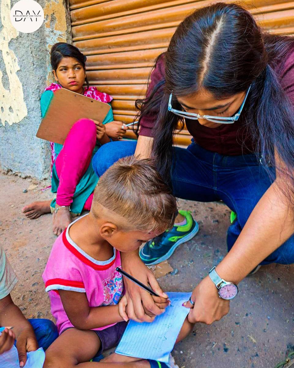 DAYfoundat008's tweet photo. ✨EDUCATIONAL DRIVE✨
.
.
.
@_dayfoundation_
.
.
#jabalpur #education #educationaldrive #slums #nonprofit #joinus #volunteer #volunteering #beginner #jabalpur_city https://t.co/0TbaWZwD6L