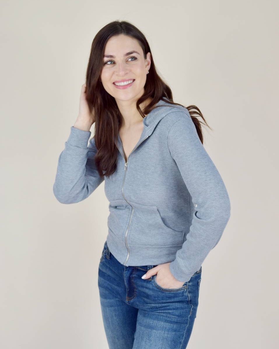 Common Threads: Our exclusive label where knit dreams come true. Softness meets versatility in every stitch. 🪡

#exclusive #petitestyle #petitefashion #petiteoutfit #petiteclothing #petite #petitegirlstyle  #shortstory #shortstorybox