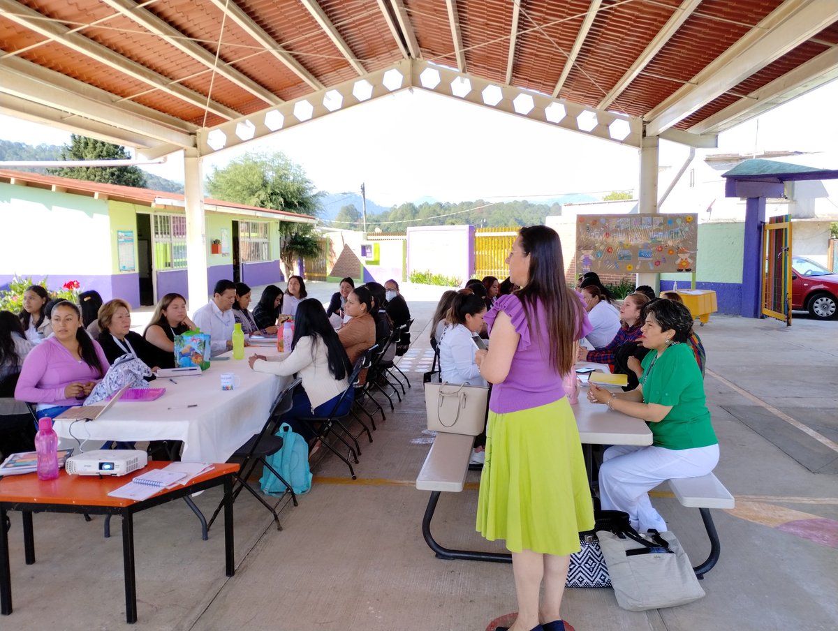 FlorJulieta5's tweet photo. Zona Escolar J105 de Amanalco, participando en la Jornada Escolar de Reforzamiento de la ECIG. #IgualdadDeGeneroEdomex @alfredodelmazo 
@geramonro05 
@TinocoGRogelio https://t.co/4Tavg5C6GS