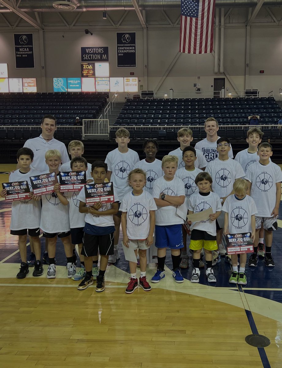 Camp Season is in full affect! Many more camps opportunities this summer to come get better with the Lions! #Family🦁🏀🔵⚪️

Sign up at uafsbasketballcamps.com