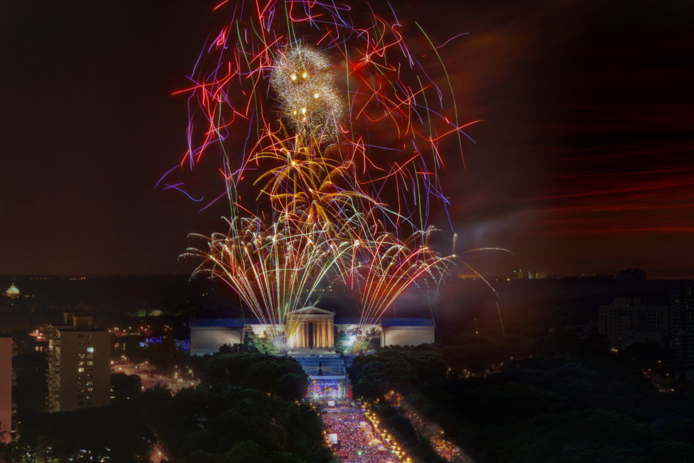 Plan your meeting around a grand Philadelphia celebration. 🎆

@July4thPhilly honors both Juneteenth and Independence Day with weeks of festivities.

Read more about the city's annual events in the 2023 Destination Planning Guide ➡ bit.ly/discoverPHL-20…

Photo by G. Widman