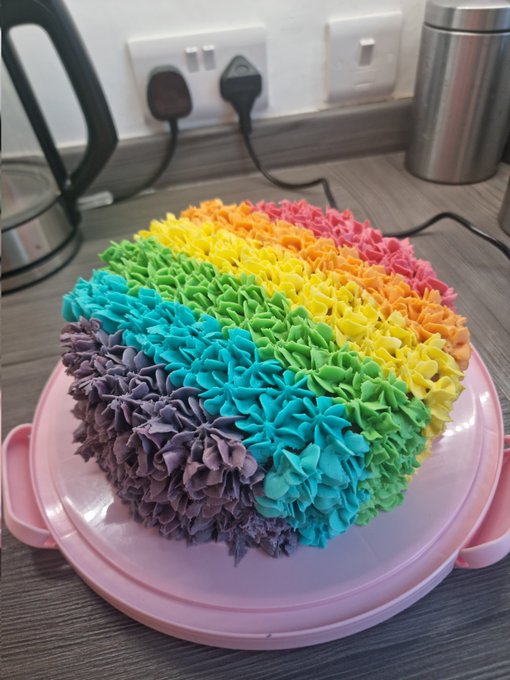 4 hours to celebrate #Pride! This is my second time piping a cake~ #PrideMonth #cake #baking https://t<a href="/tag/pride"class="tags">#Pride</a><a href="/tag/cake"class="tags"><span>#cake</span></a><a href="/tag/baking"class="tags"><span>#baking</span></a><a href="/tag/pridemonth"class="tags"><span>#pridemonth</span></a>