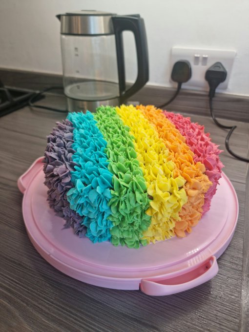 4 hours to celebrate #Pride! This is my second time piping a cake~ #PrideMonth #cake #baking https://t<a href="/tag/pride"class="tags">#Pride</a><a href="/tag/cake"class="tags"><span>#cake</span></a><a href="/tag/baking"class="tags"><span>#baking</span></a><a href="/tag/pridemonth"class="tags"><span>#pridemonth</span></a>
