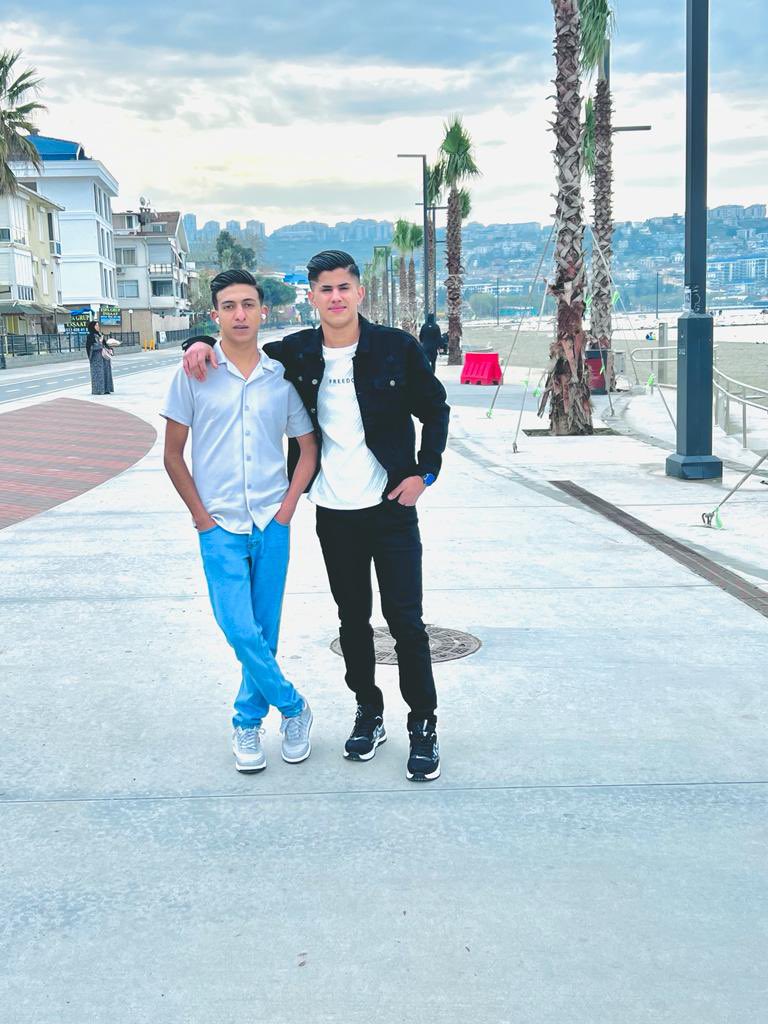 mrhaider_111's tweet image. Friend 🥰😁 
#17yearsold #Foundation #mrhaider_111