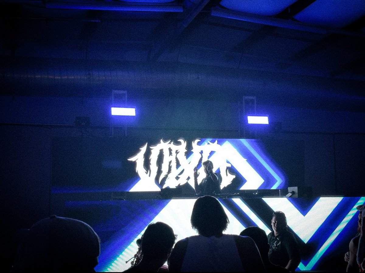 officialvaxle's tweet photo. Catch me playing as direct support for the legends @uburdub &amp; @phisodubs in Fort Lauderdale at the end of the month! Who will I be seeing there? 👀 https://t.co/Wf8mHhEkqH