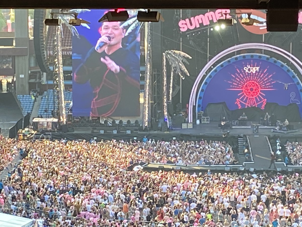 WkendAnthems's tweet photo. @glenofthepower I just wanted to say thankyou so much Glen and team for performing in Birmingham yesterday. It must have been a hard day for you all but you absolutely made the day .. can’t wait to come and see you guys live again. @TheFray https://t.co/prFAsyibXu