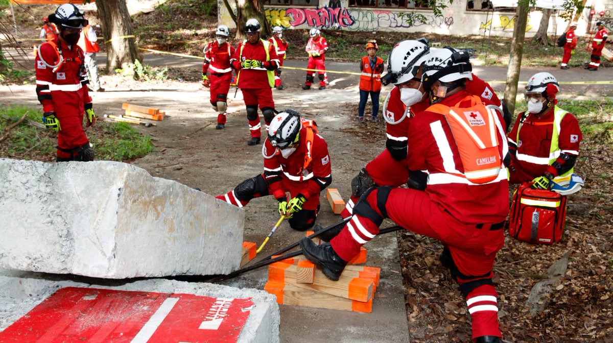 EliasSolisGon's tweet photo. Equipo USAR-PAN17 de @CruzRojaPanama realiza maniobras y técnicas para búsqueda/rescate en estructuras colapsadas, bajo observación de evaluadores del III Simulacro Regional de Respuesta a Desastres y Asistencia Humanitaria. 
Acompañé al equipo en instalación de Campamento Base. https://t.co/r0wwUdyeiT