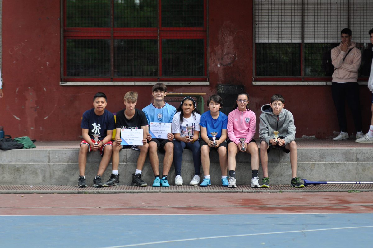 ijoaquinrodrigo's tweet photo. ¡Esta semana celebramos el final de los entrenamientos de las #EscuelasDeportivas #IPAFD entregando los trofeos del #TorneoDePrimavera! ¡Enhorabuena a todos y nos vemos el próximo curso! #AprenderAVivir #joaquinrodriguismo https://t.co/ToxqXfsFZd
