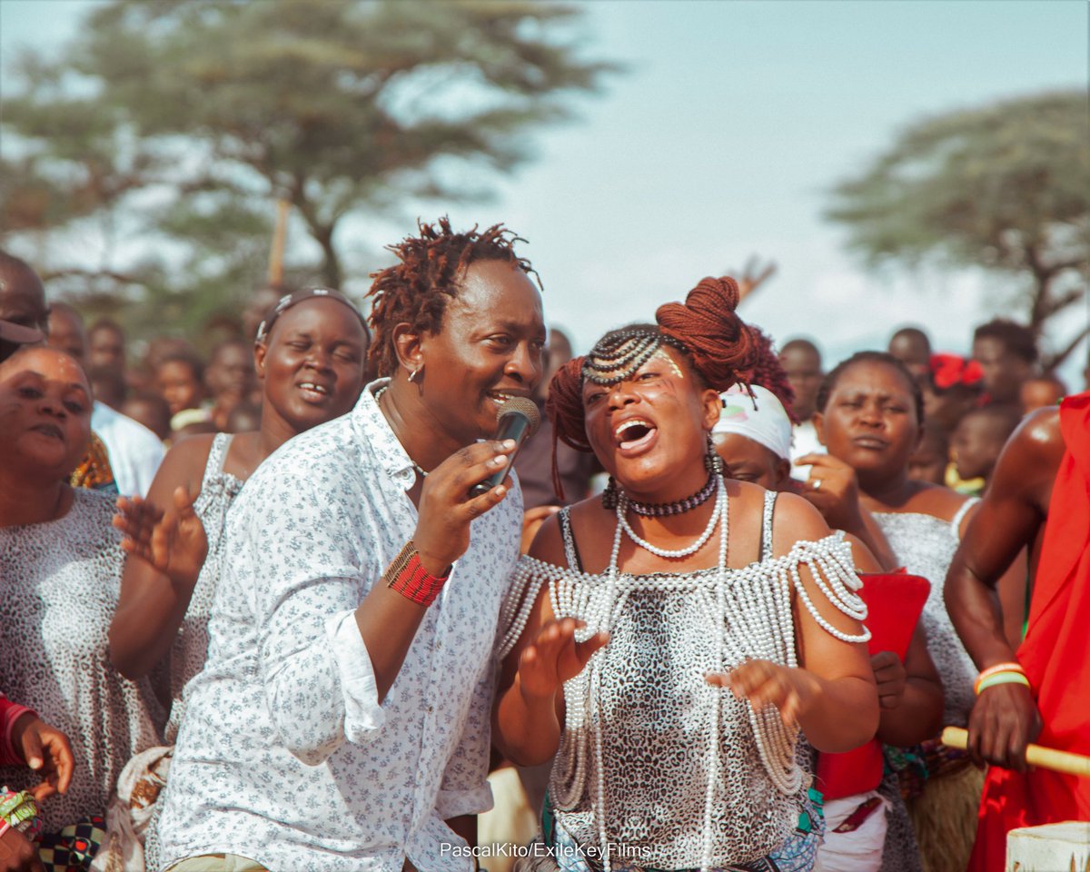 PascalKito1's tweet image. @ConservingThePast
@ComposingTheFuture
The @kakumasoundfestival event was successfully blessed with the songs of freedom from. @EricWainaina
And @JulianiKenya 
@ExileKeyFilms 
@KakumaSound 
@Refugees 
@UNESCO
📸Pascal.kito