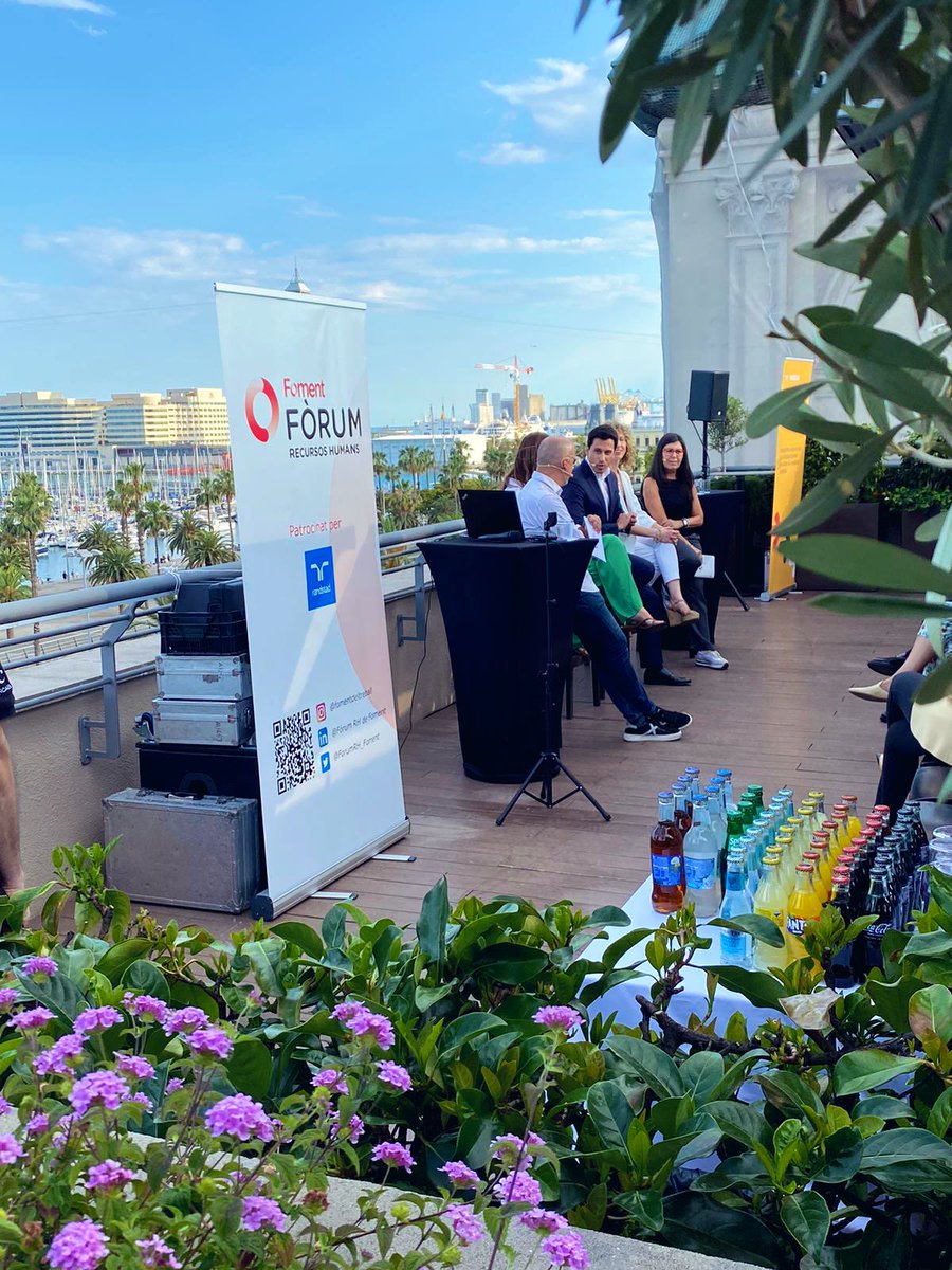 ForumRH_Foment's tweet photo. Experts en la matèria expliquen les seves experiències per aconseguir que #People i #Marketing vagin de la mà  com a duo perfecte per fidelitzar i atraure el nostre equip humà

A la Festa de la Primavera del #FòrumRH de @FomentTreball amb @ricardcastellet moderant

#Culture🫶 https://t.co/cIg6hUf6Q2