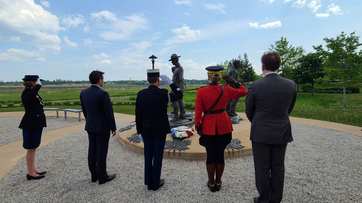 RCMPNB's tweet photo. Monday, members from the French Embassy in Ottawa visited the #Codiac Region and met with some of the French Consular staff from #Moncton, #RCMPNB Commanding Officer DeAnna Hill and other members of the #RCMP. https://t.co/uvX5FlImJo