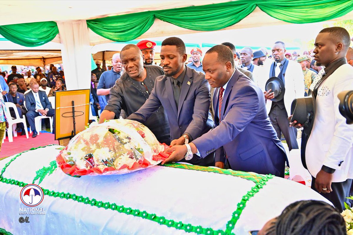 HEBobiwine's tweet photo. We joined hundreds of people to say goodbye to Hon. Kato Lubwama. https://t.co/xfjbzaauBk