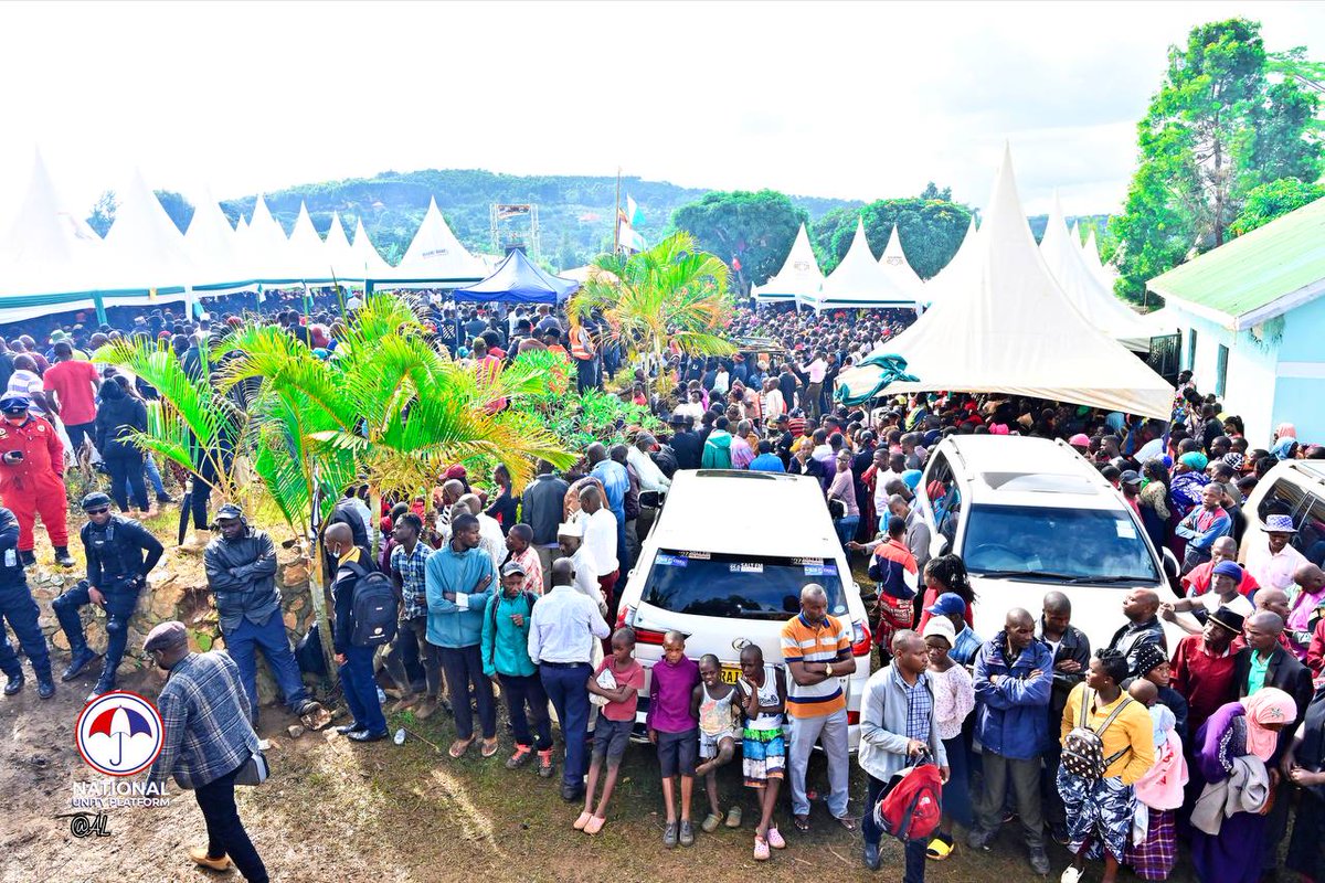 HEBobiwine's tweet photo. We joined hundreds of people to say goodbye to Hon. Kato Lubwama. https://t.co/xfjbzaauBk
