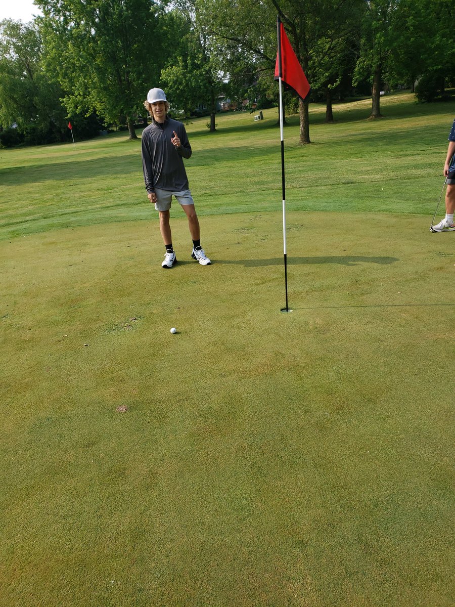 SycGolf's tweet photo. Beautiful morning for short game practice.  Landon took home the victory in week one "knockout".  Loving the great attitude and work ethic of this group. https://t.co/b7LwMRftpx