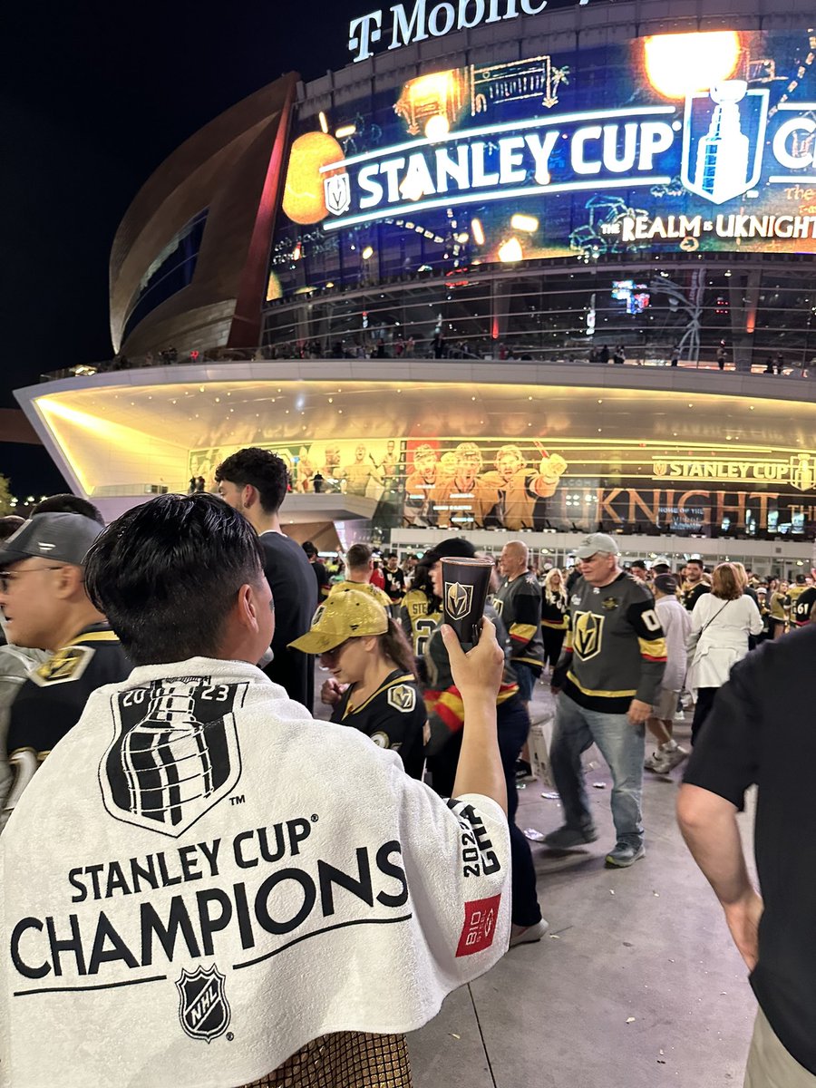 What a night! Hatless and happy! #VegasBorn #UKnightTheRealm #StanleyCupFinals #StanleyCupChampions