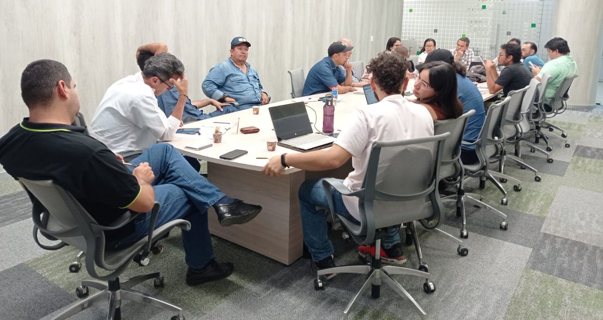 UisAspu's tweet photo. 6ta Reunión con las asociones y representantes al Consejo Superior UIS.📷
En acompañamiemto del delegado designado por el presidente Petro: Juan Remolina.
24 de marzo 2023 https://t.co/4mEiu748WA