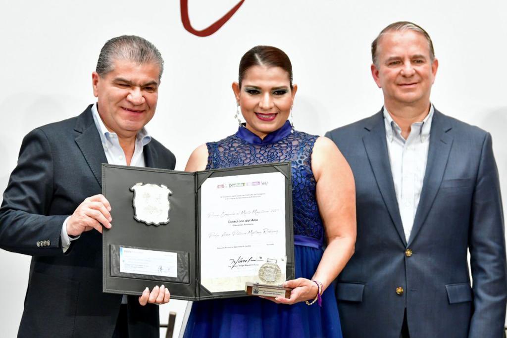 mrikelme's tweet photo. Esta mañana en #PalacioDeGobierno, hicimos entrega de la Presea al Mérito Magisterial 2023, con la cual se reconoce a profesores destacados, quienes dan lo mejor de sí, forjando un mejor futuro para nuestras niñas, niños y jóvenes. (1/3) https://t.co/6wUdmVjpHV